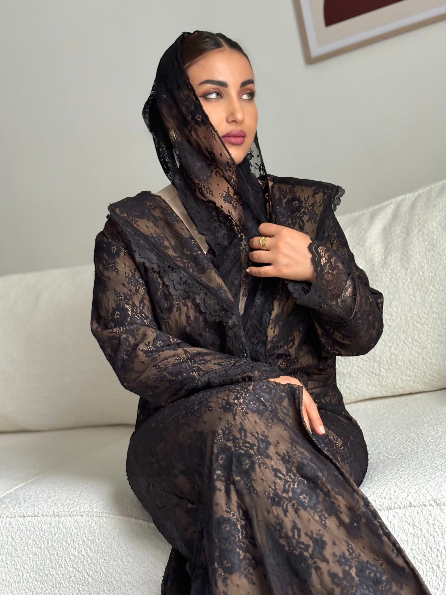 Abaya beige avec dentelle